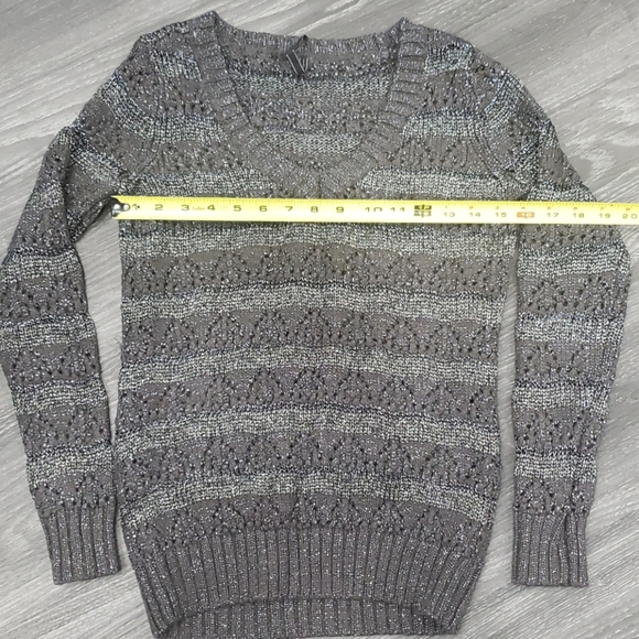 🌻2 for $35🌻 Guess sweater sz M - Picture 1 of 3